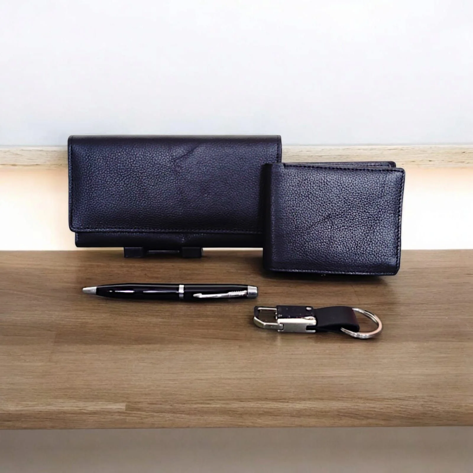 4 In 1 Corporate Gift Set (1pc Ladies Wallet + 1pc Gents Wallet + 1pc Pen + 1pc Keychain)