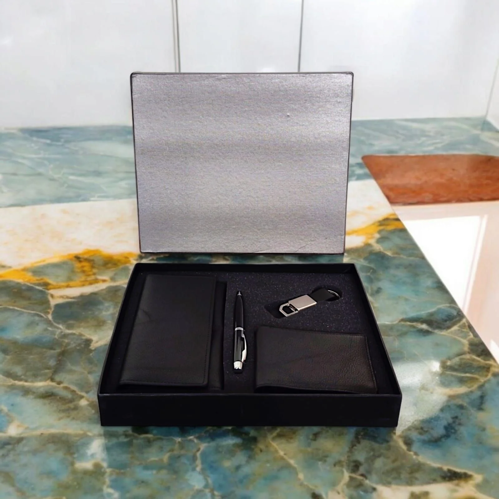 4 In 1 Corporate Gift Set (1pc Ladies Wallet + 1pc Gents Wallet + 1pc Pen + 1pc Keychain) - Image 2