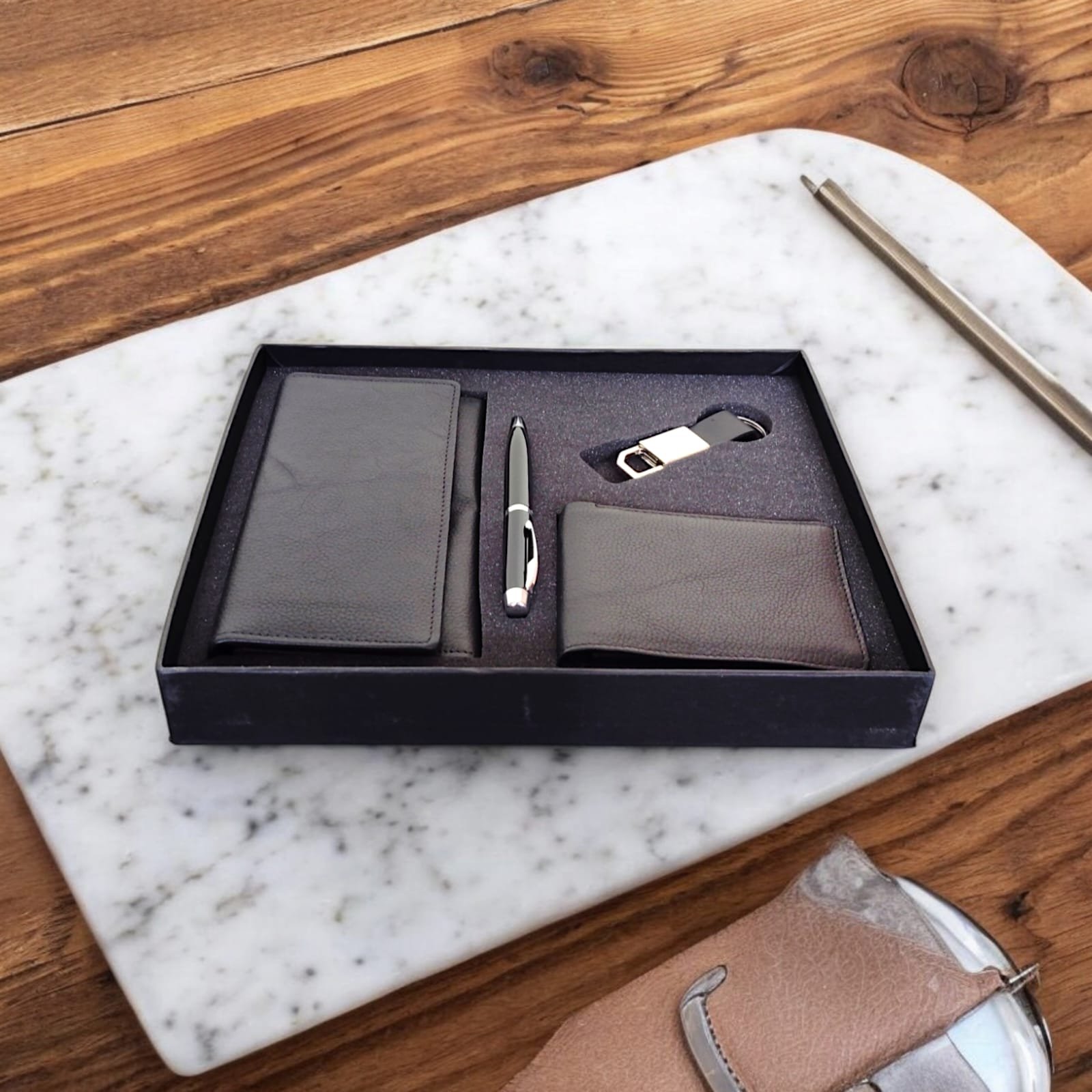 4 In 1 Corporate Gift Set (1pc Ladies Wallet + 1pc Gents Wallet + 1pc Pen + 1pc Keychain) - Image 3